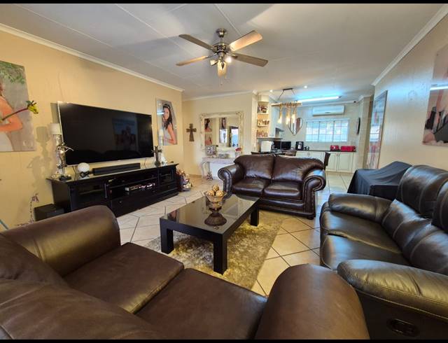 3 BEDROOM TOWNHOUSE SOLD IN VANDERBIJLPARK SE 3
